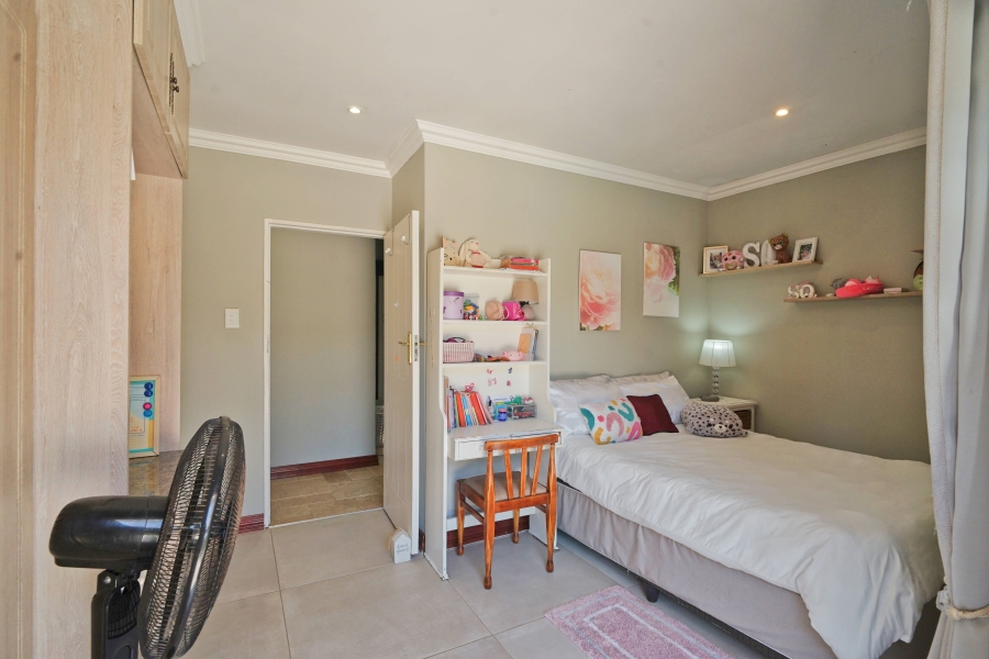 To Let 5 Bedroom Property for Rent in Beacon Bay Eastern Cape